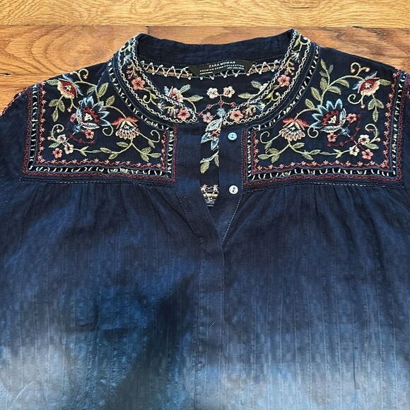 ZARA Blue/Grey Ombré Floral Embroidered Cotton Top, Hidden Button Front Sz Large - Picture 4 of 15